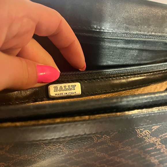 AUTHENTIC Bally Luxury Leather Briefcase - Picture 4 of 10